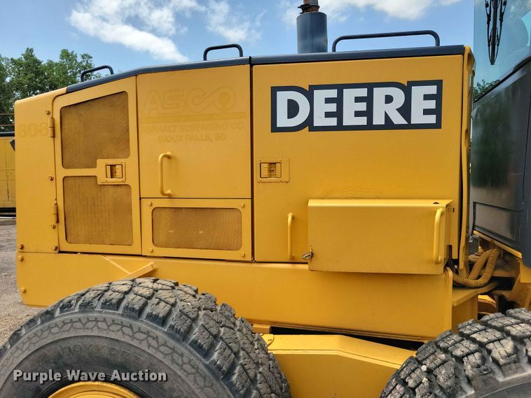 image for item EE1119 2005 John Deere 670CH Series II motor grader