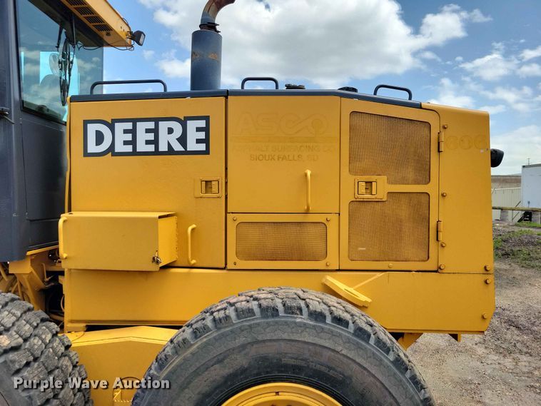 image for item EE1119 2005 John Deere 670CH Series II motor grader