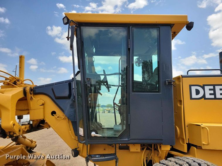 image for item EE1119 2005 John Deere 670CH Series II motor grader