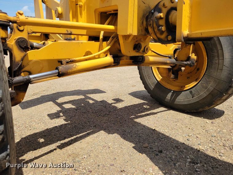 image for item EE1119 2005 John Deere 670CH Series II motor grader