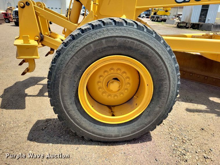 image for item EE1119 2005 John Deere 670CH Series II motor grader