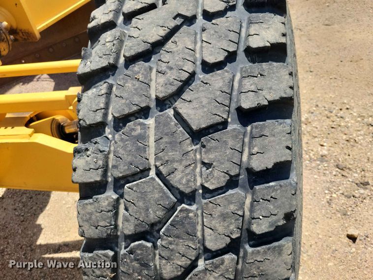 image for item EE1119 2005 John Deere 670CH Series II motor grader