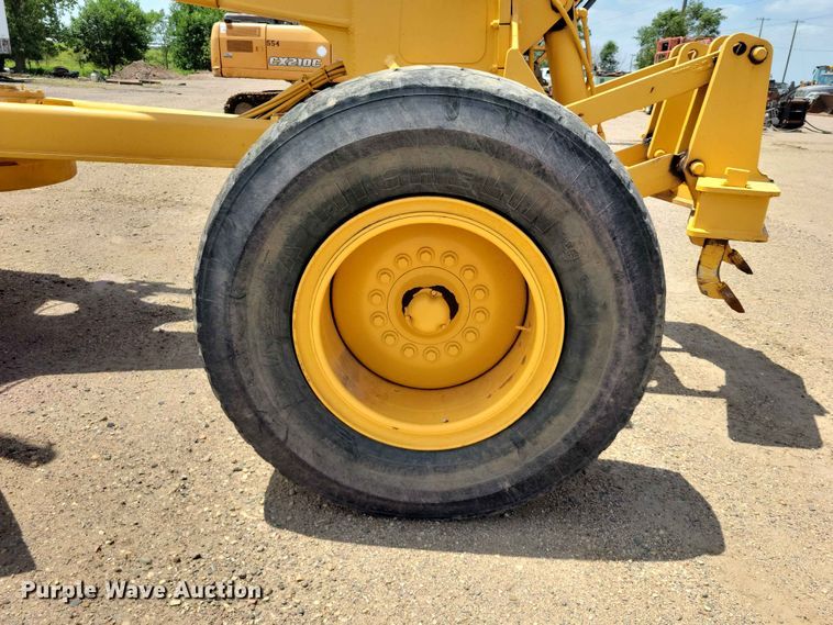 image for item EE1119 2005 John Deere 670CH Series II motor grader