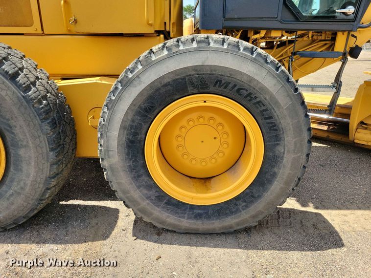 image for item EE1119 2005 John Deere 670CH Series II motor grader