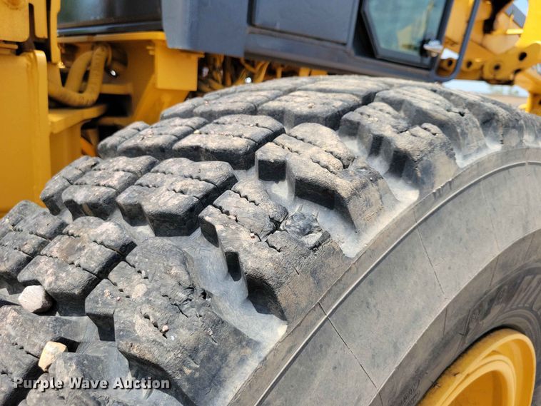 image for item EE1119 2005 John Deere 670CH Series II motor grader