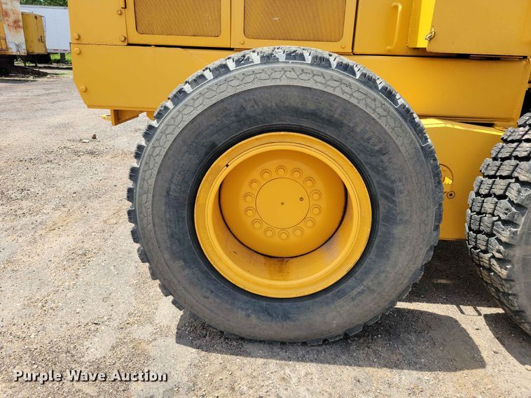 image for item EE1119 2005 John Deere 670CH Series II motor grader