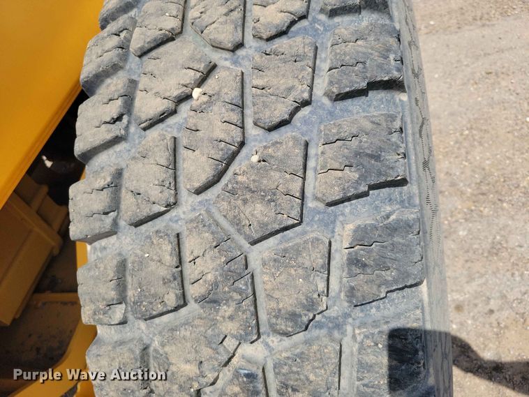 image for item EE1119 2005 John Deere 670CH Series II motor grader