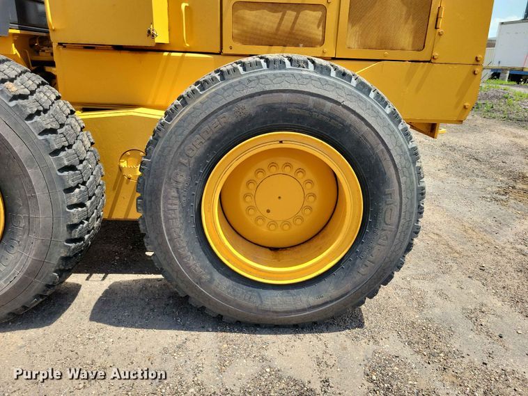 image for item EE1119 2005 John Deere 670CH Series II motor grader