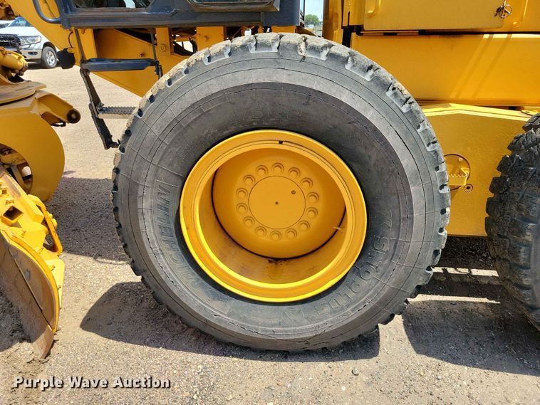 image for item EE1119 2005 John Deere 670CH Series II motor grader