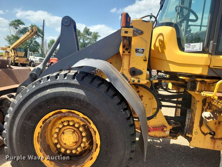 image for item EE1120 2010 Volvo L90F 