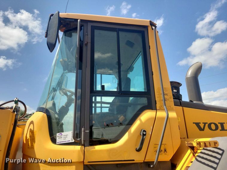 image for item EE1120 2010 Volvo L90F 