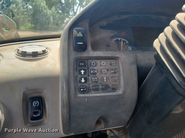 image for item EE1120 2010 Volvo L90F 