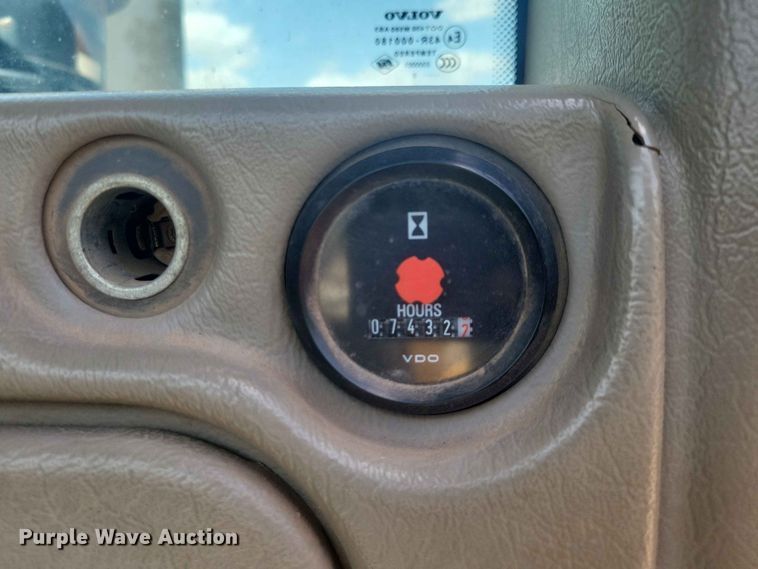 image for item EE1120 2010 Volvo L90F 