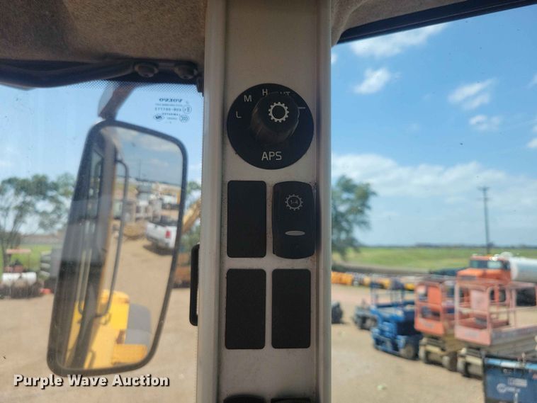 image for item EE1120 2010 Volvo L90F 