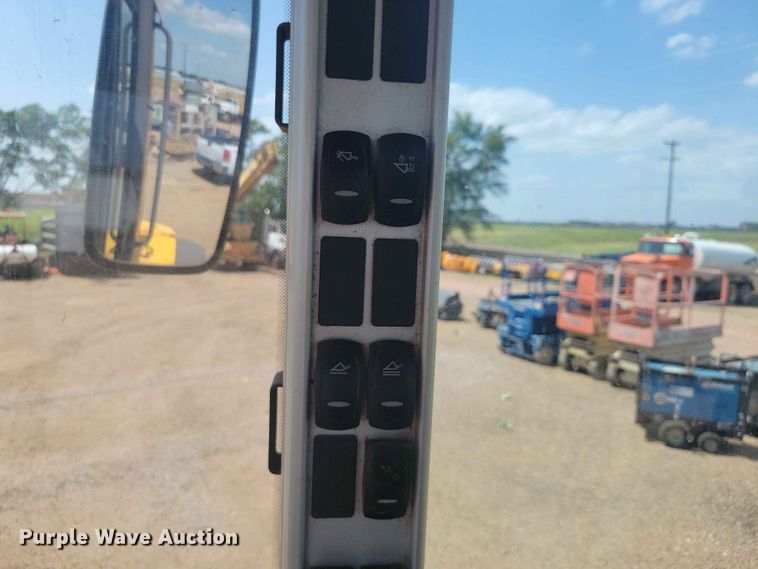 image for item EE1120 2010 Volvo L90F 