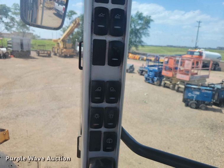 image for item EE1120 2010 Volvo L90F 