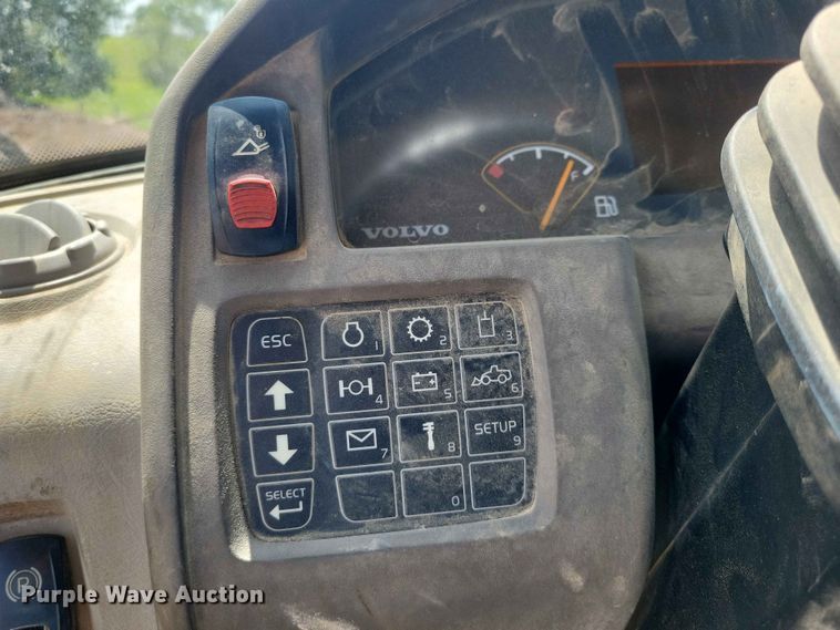image for item EE1121 2009 Volvo L70F wheel loader