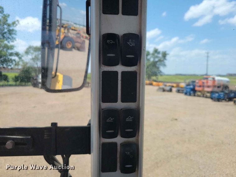 image for item EE1121 2009 Volvo L70F wheel loader