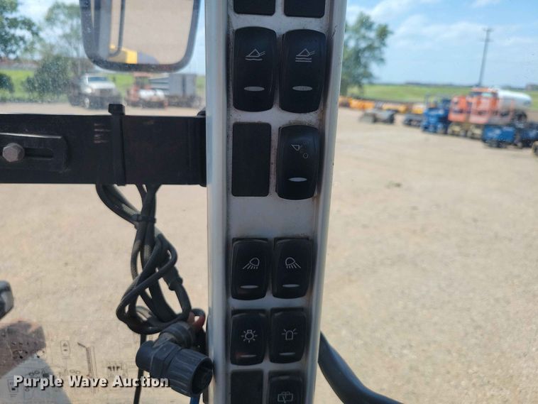 image for item EE1121 2009 Volvo L70F wheel loader