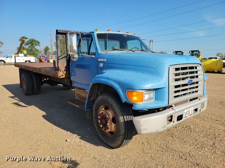 image for item EE1145 1995 Ford F700 dump flatbed truck
