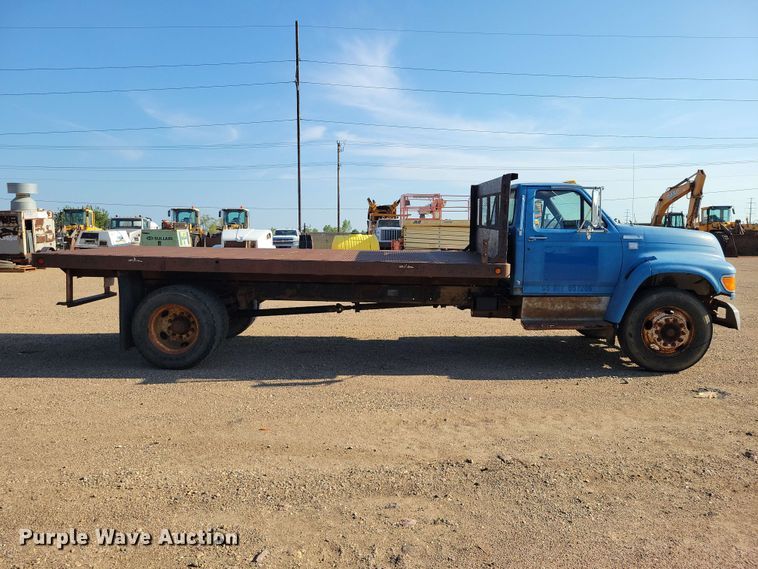 image for item EE1145 1995 Ford F700 dump flatbed truck