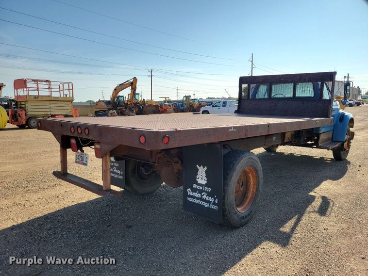 image for item EE1145 1995 Ford F700 dump flatbed truck