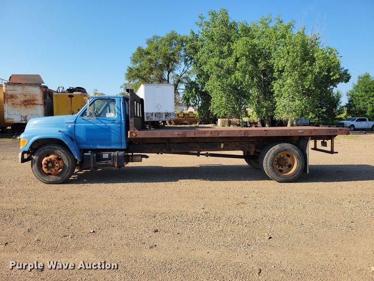 image for item EE1145 1995 Ford F700 dump flatbed truck