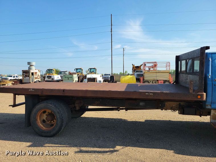 image for item EE1145 1995 Ford F700 dump flatbed truck