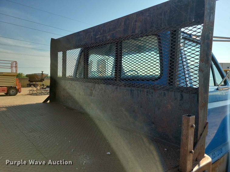 image for item EE1145 1995 Ford F700 dump flatbed truck