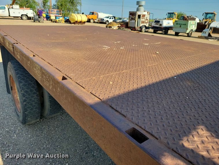 image for item EE1145 1995 Ford F700 dump flatbed truck