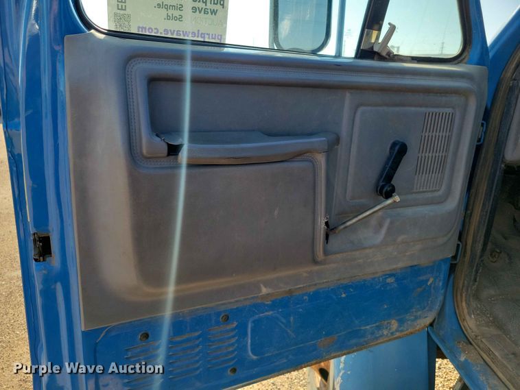 image for item EE1145 1995 Ford F700 dump flatbed truck