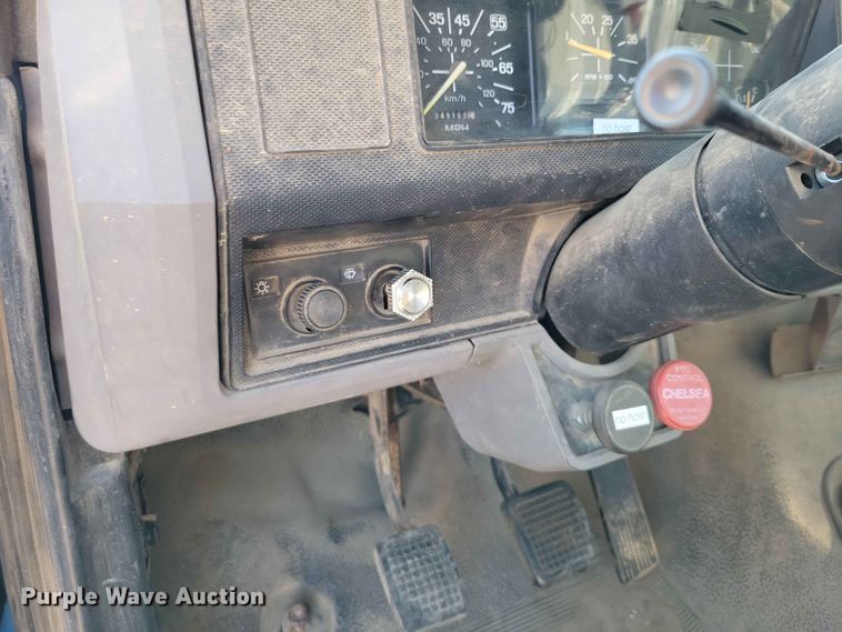 image for item EE1145 1995 Ford F700 dump flatbed truck