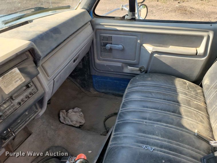 image for item EE1145 1995 Ford F700 dump flatbed truck