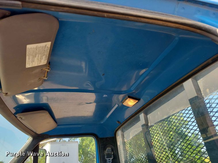 image for item EE1145 1995 Ford F700 dump flatbed truck