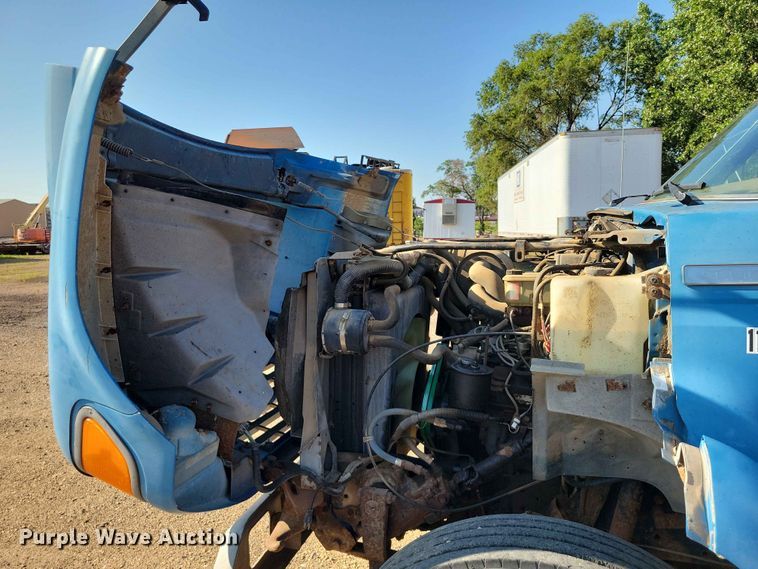 image for item EE1145 1995 Ford F700 dump flatbed truck