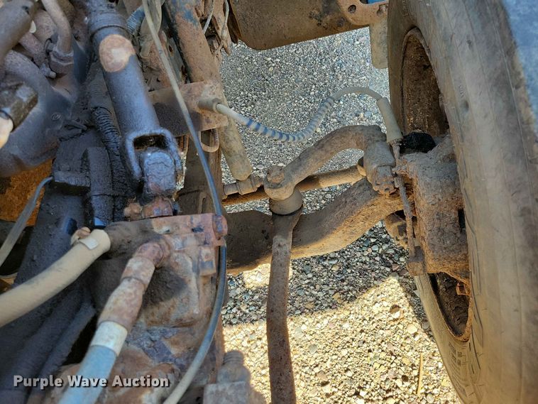 image for item EE1145 1995 Ford F700 dump flatbed truck