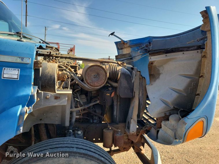 image for item EE1145 1995 Ford F700 dump flatbed truck