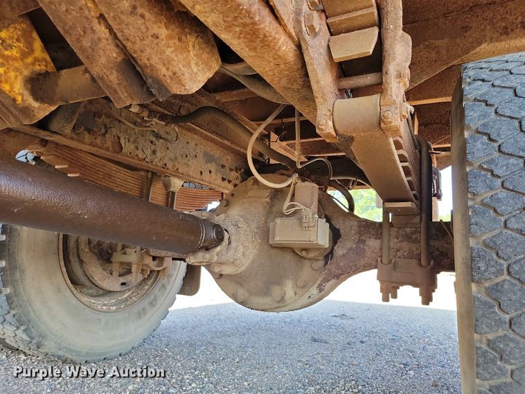 image for item EE1145 1995 Ford F700 dump flatbed truck