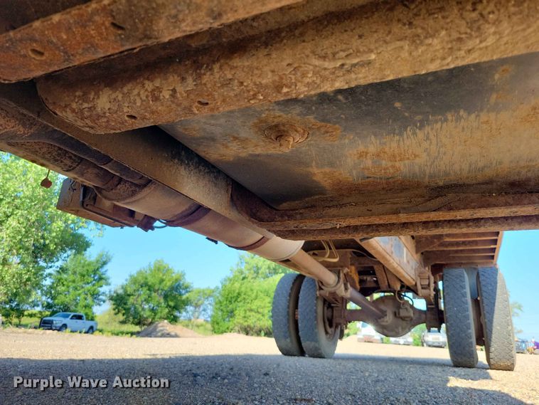 image for item EE1145 1995 Ford F700 dump flatbed truck