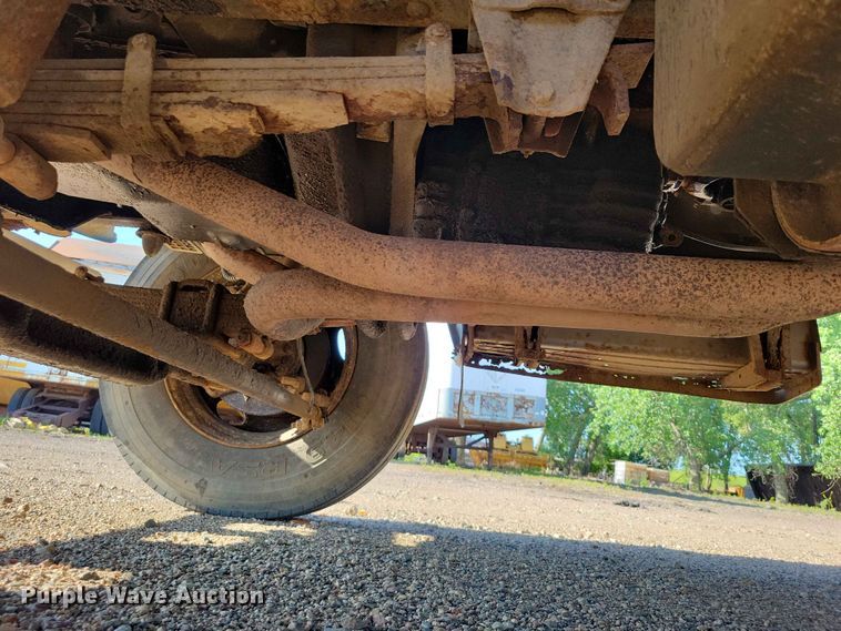 image for item EE1145 1995 Ford F700 dump flatbed truck