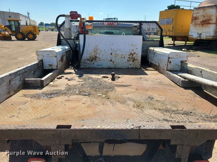 image for item EE1147 2001 Chevrolet Silverado 3500 flatbed pickup truck