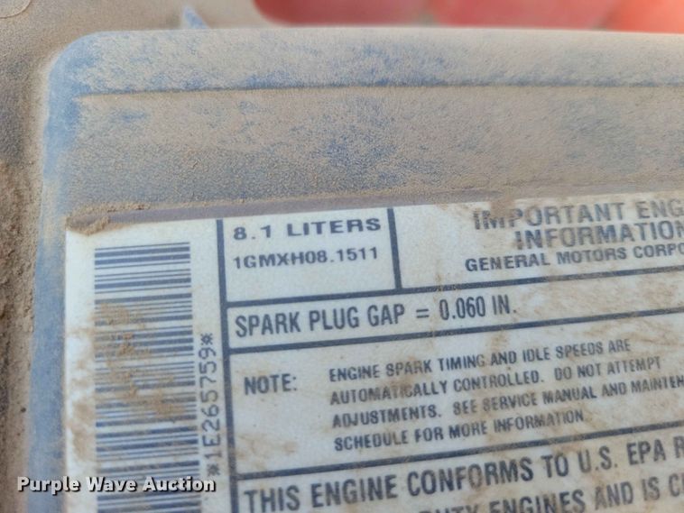 image for item EE1147 2001 Chevrolet Silverado 3500 flatbed pickup truck