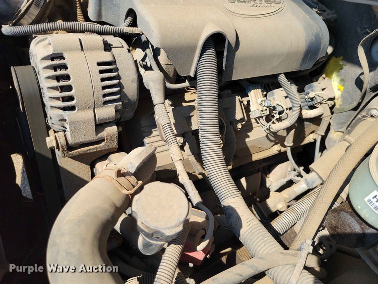 image for item EE1147 2001 Chevrolet Silverado 3500 flatbed pickup truck