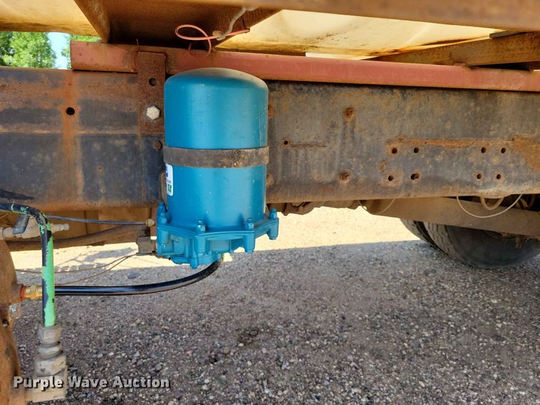 image for item EE1148 1999 Freightliner FL80 tank truck