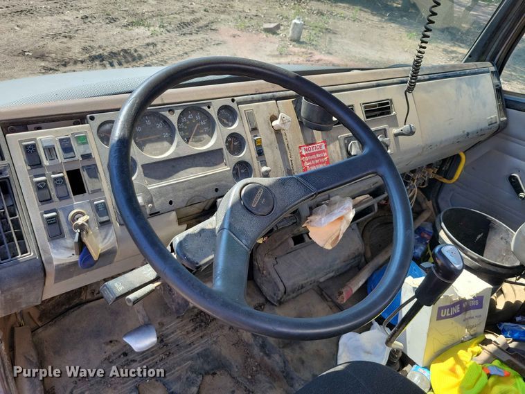 image for item EE1148 1999 Freightliner FL80 tank truck