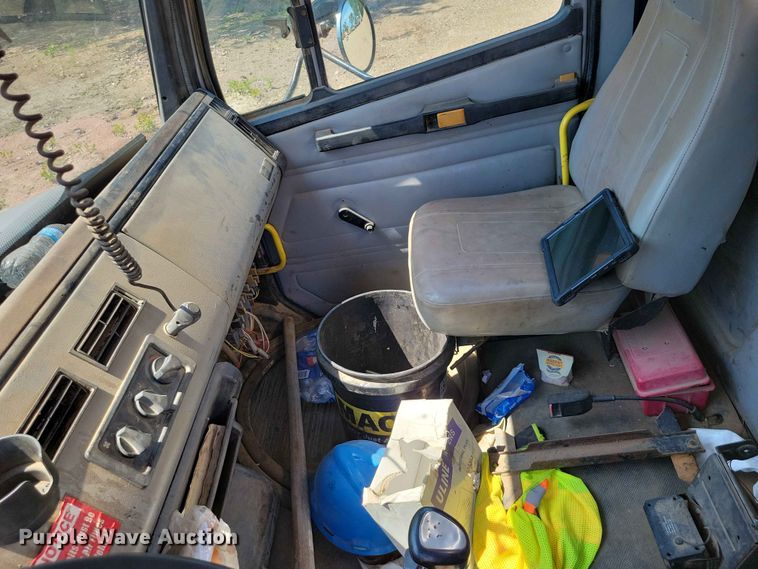 image for item EE1148 1999 Freightliner FL80 tank truck