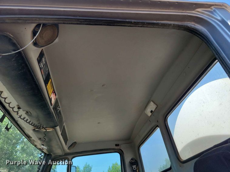 image for item EE1148 1999 Freightliner FL80 tank truck