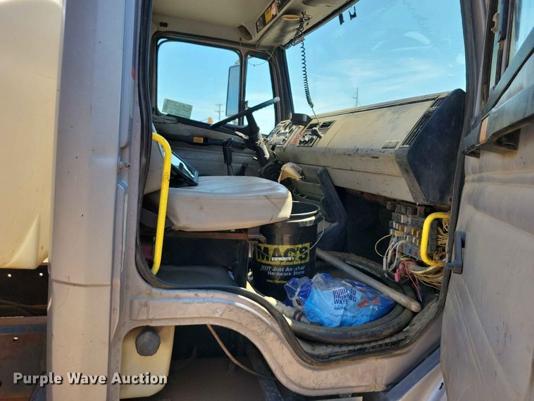 image for item EE1148 1999 Freightliner FL80 tank truck