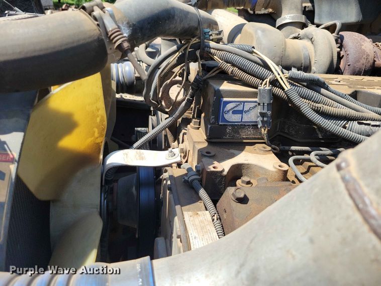 image for item EE1148 1999 Freightliner FL80 tank truck