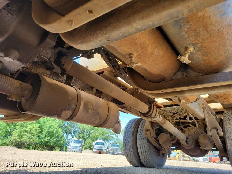 image for item EE1148 1999 Freightliner FL80 tank truck